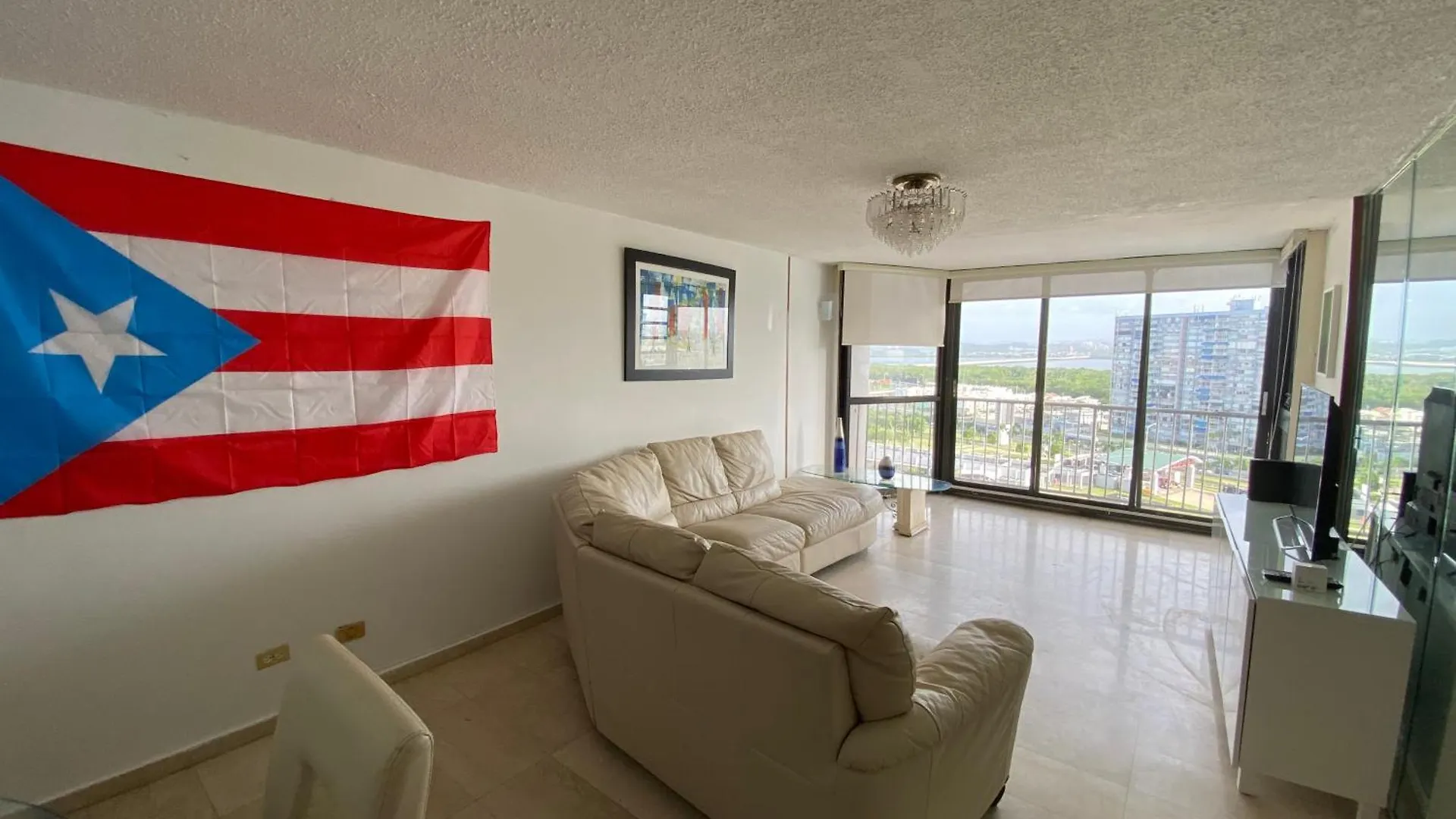 Downtown Isla Verde Beachfront Apartment With Pool And Parking 산후안