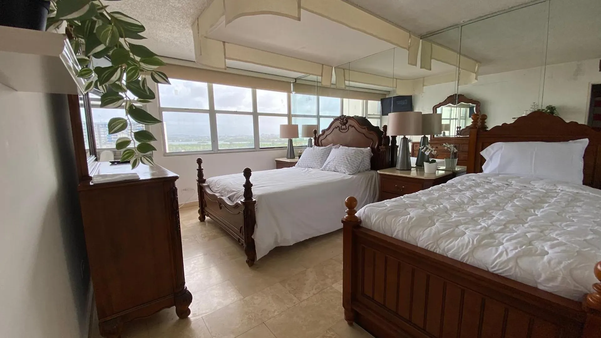Downtown Isla Verde Beachfront Apartment With Pool And Parking San Juan Porto Rico